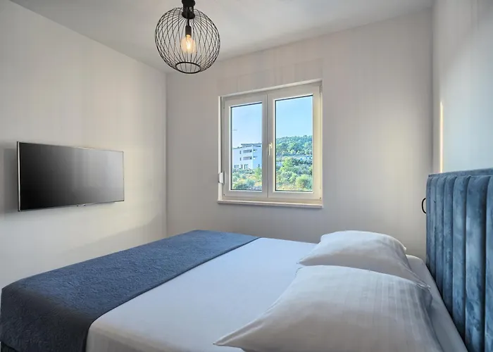 Imola's Place - Sea-view & Pool Apartamento Slatine