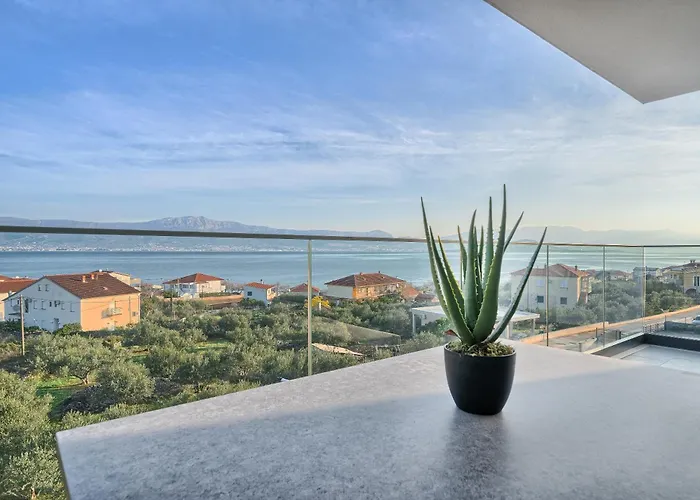 公寓 Imola's Place - Sea-view & Pool